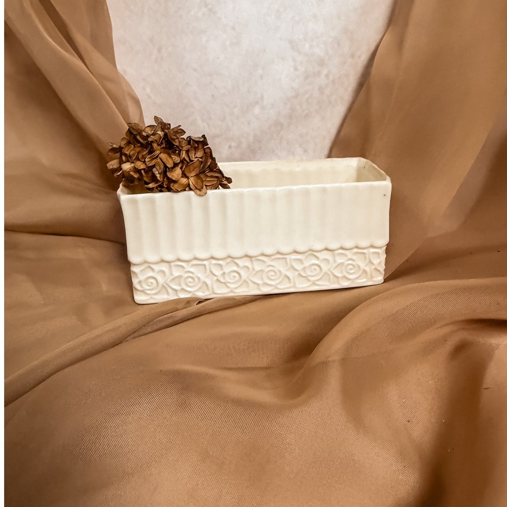 Cream Lace Godinger Porcelain‎ Dish